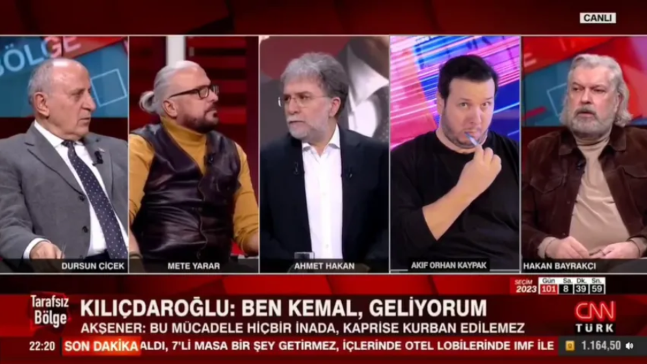 Şahan Gökbakar, canlı yayında tırnak kesen Hakan Bayrakçı'yı fena ti'ye aldı. Kendini programa yerleştirdi