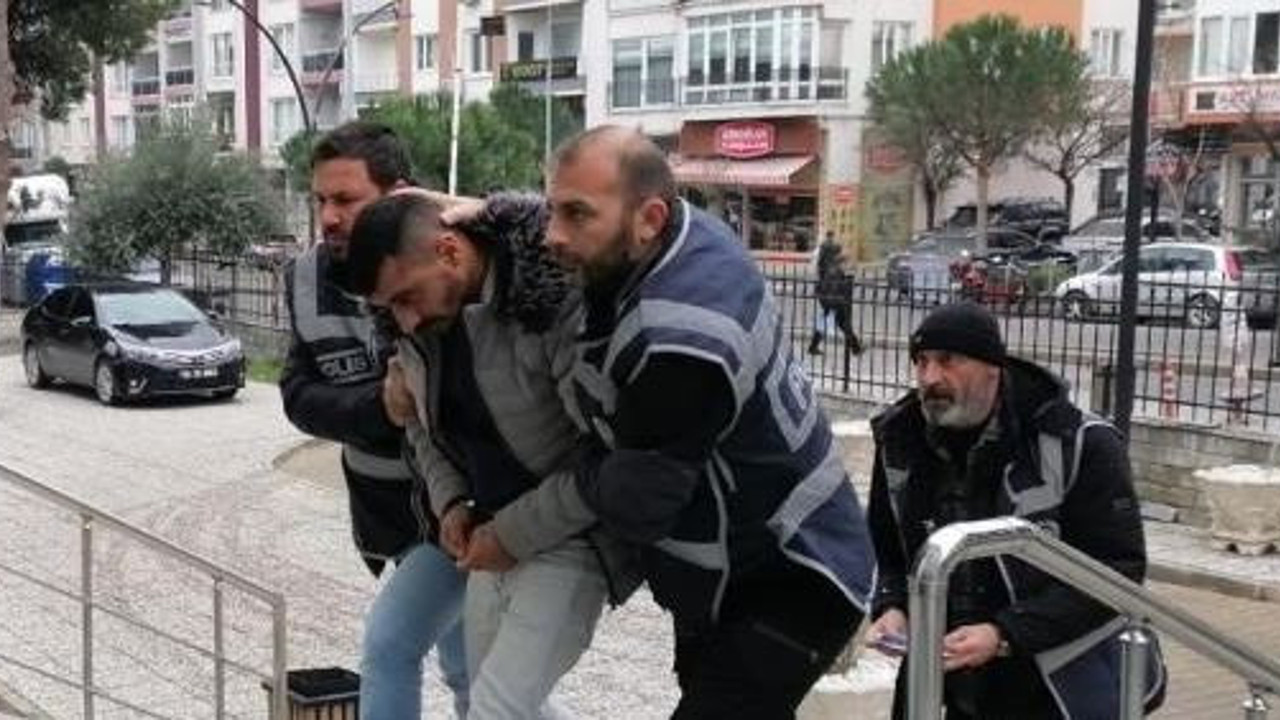 Boşandığı karısını öldürdü