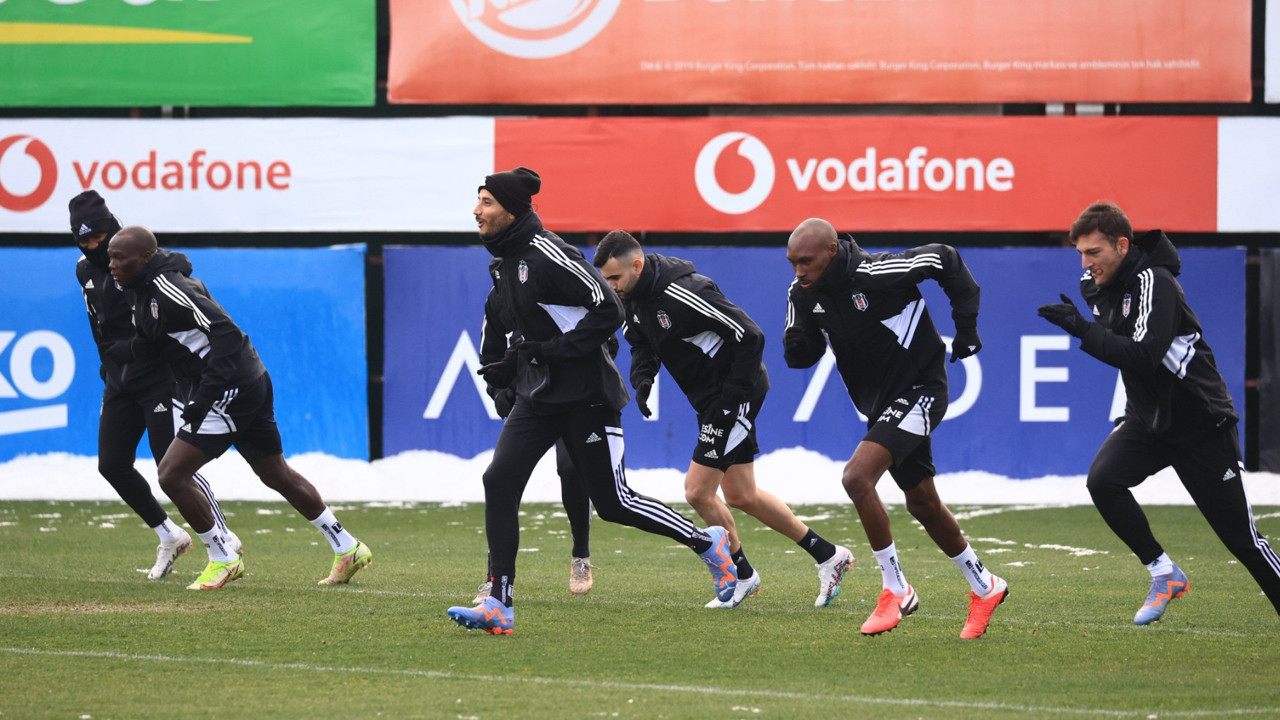 Beşiktaş'ın kamp kadrosu açıklandı. Ghezzal ve Hadziahmetovic gelişmesi