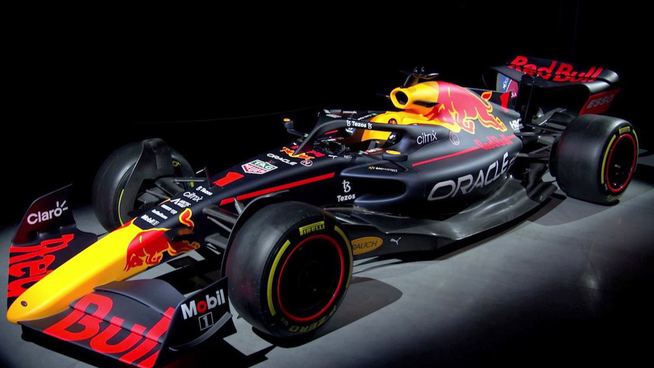Redbull yeni Formula 1 aracını tanıttı. Büyüledi