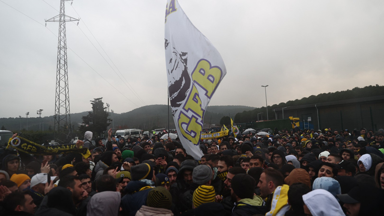 Fenerbahçeli taraftarlardan Riva'ya baskın. TFF'ye protesto ve çağrı