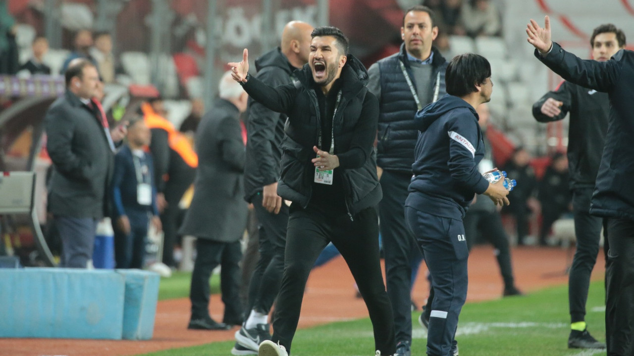 Antalyaspor'un hocası galibiyete şaşırdı: Nasıl oldu da kazandık?