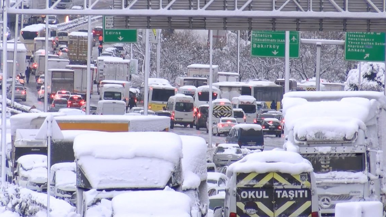 İstanbul Valiliği beklenen kar yağışı ile ilgili tedbirleri açıkladı
