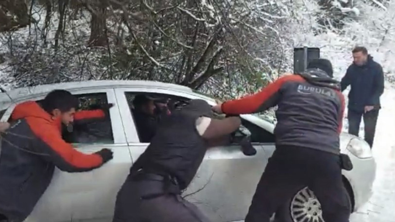 Kar yağışı kazaya neden oldu: Otomobil şarampole uçtu