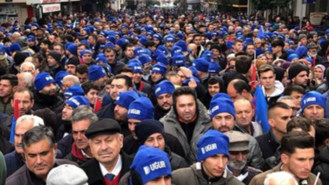 Erdoğan’ın mitingindeki mavi bereli grubun kim olduğu ortaya çıktı