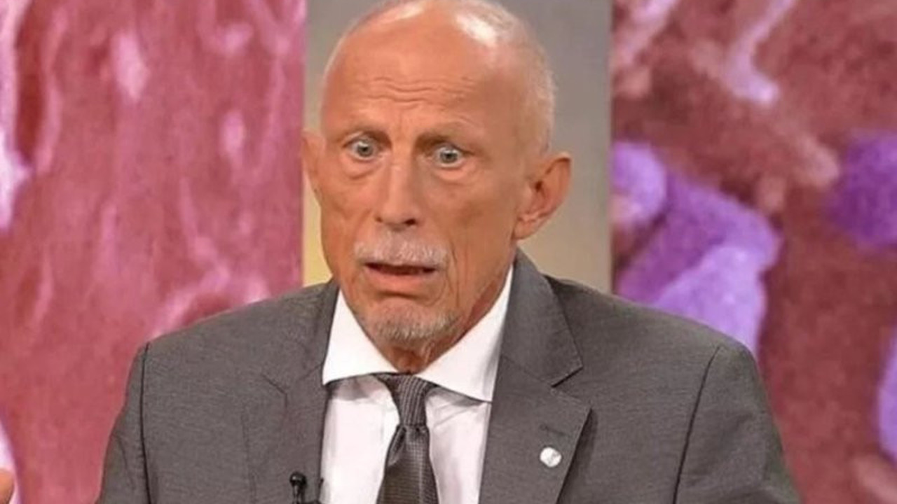 Hastalara çağrıda bulundu. Christoph Daum tedavisinden sonra ilk kez sahnede