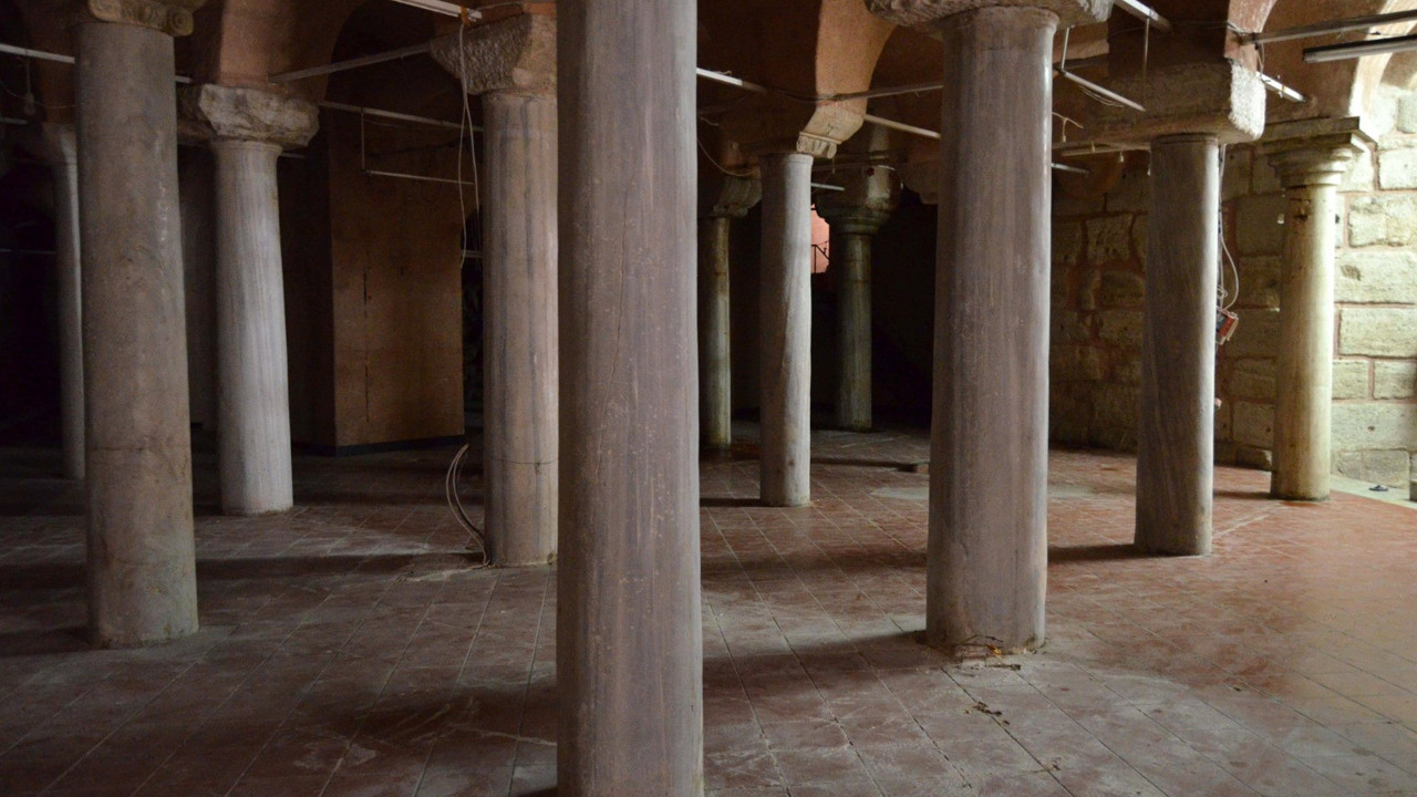 Vakıflar'a ait tarihi yapı sahibinden kiralık