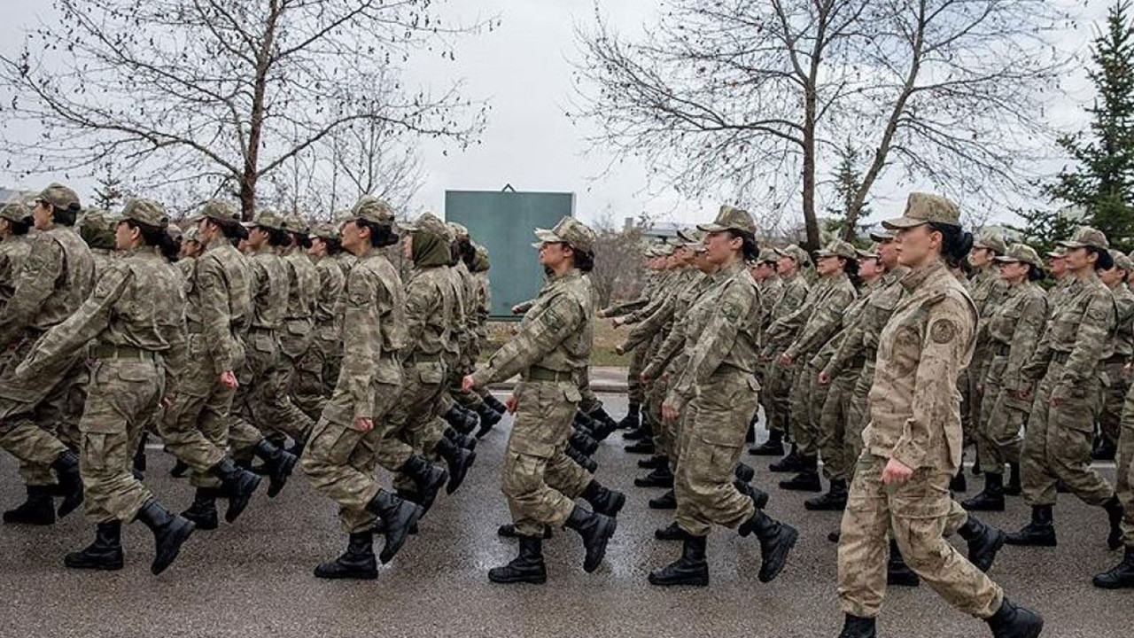 İYİ Parti, "TSK’nın Yeniden Yapılandırılması" konulu raporu paylaştı. Erkeklere 3 ay temel askerlik, Kadınlara gönüllü askerlik