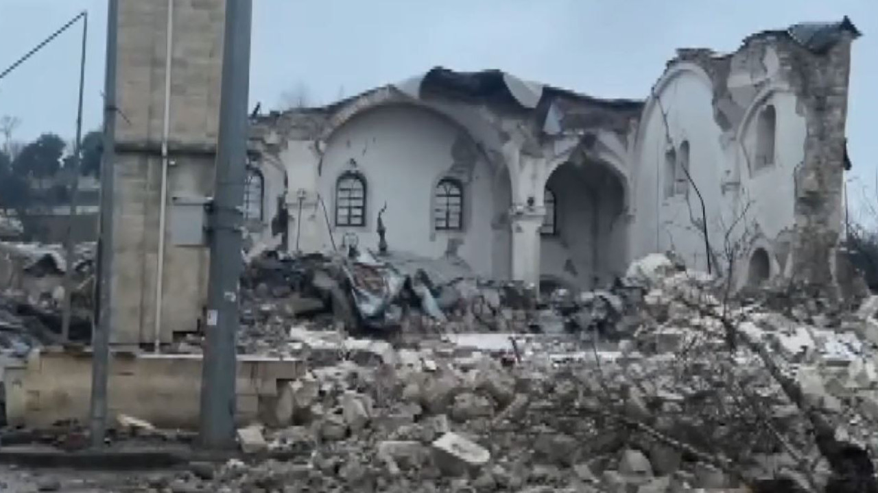 Adıyaman'da 6 asırlık tarihi Ulu Camii deprem nedeniyle yıkıldı
