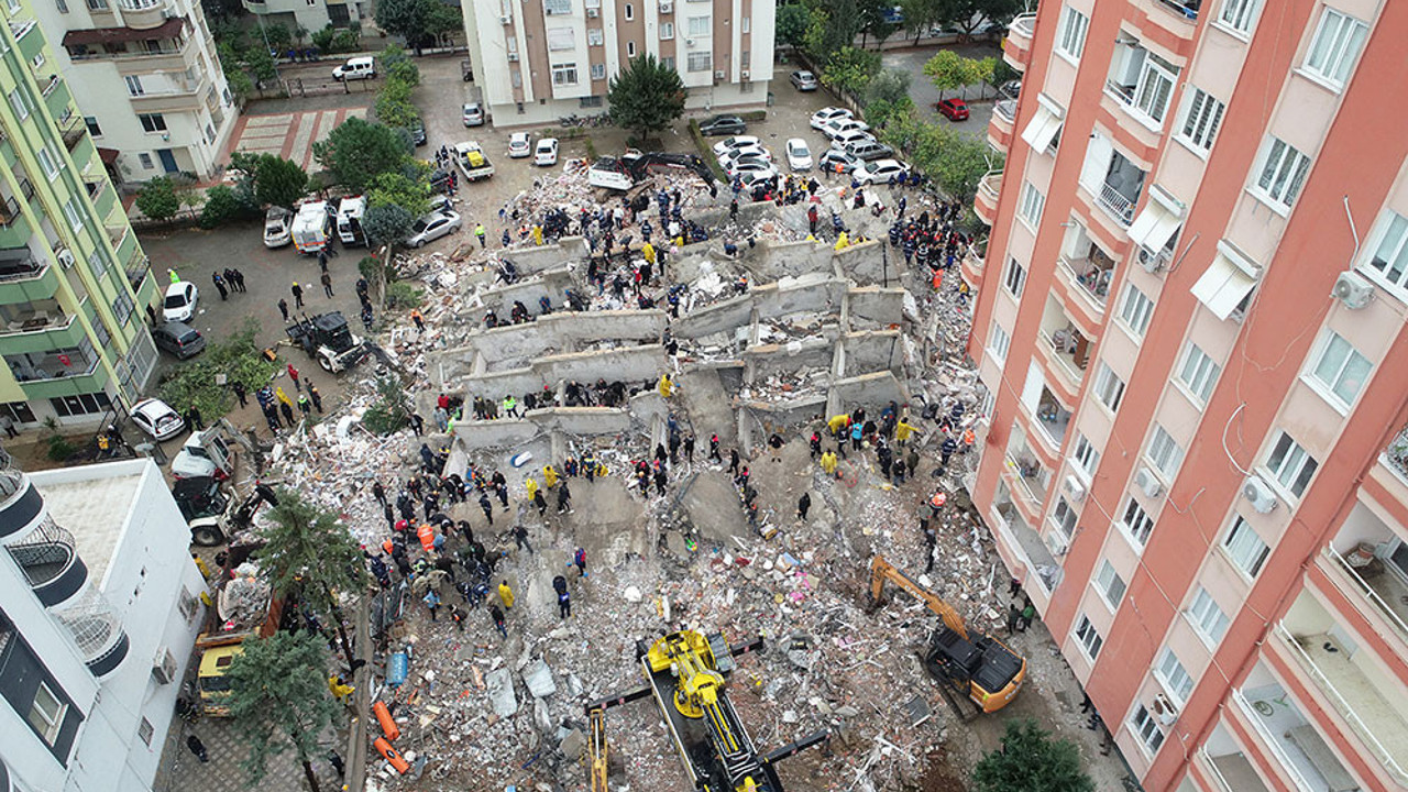 Flaş... Flaş... Depremde can kaybı sayısı 1121’e yükseldi
