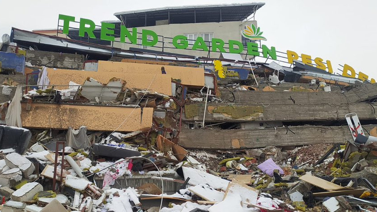Malatya’da 3 yıl önce yapılan rezidans depremde çöktü