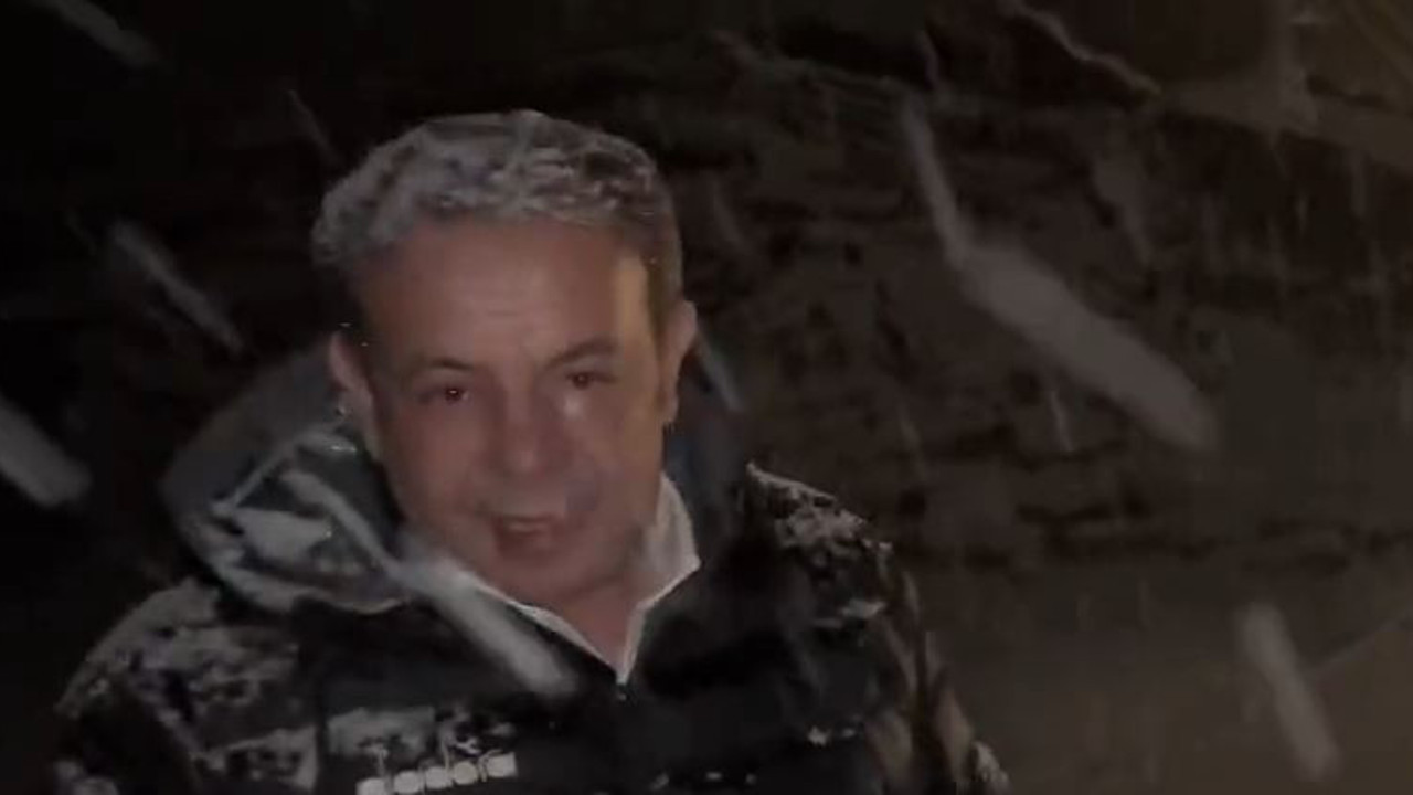 Birkaç kişilik AFAD görevlisinden başka kimse yok burada. Binlerce vatandaşımız enkaz altında. Bolu belediye başkanı Tanju Özcan açıkladı