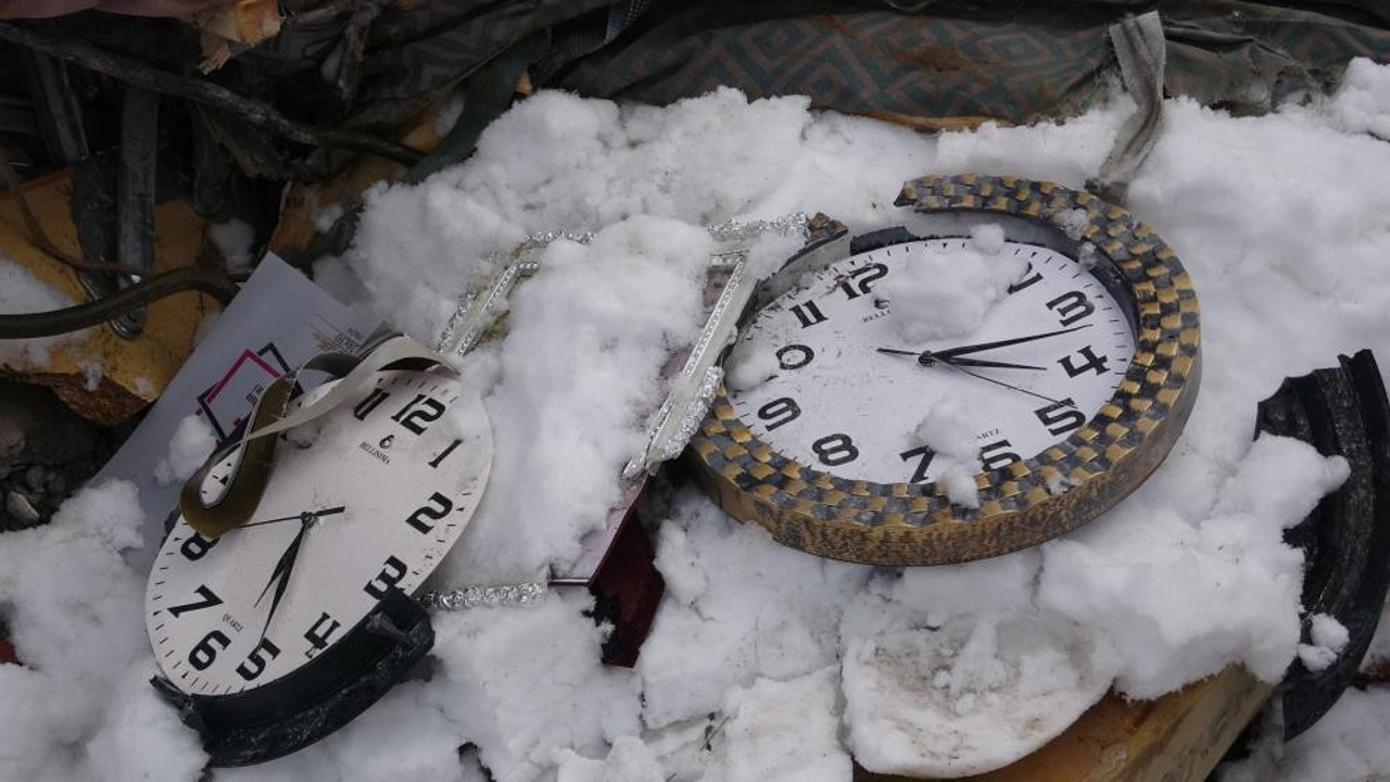 Enkazdaki saat 04.17'de durmuş