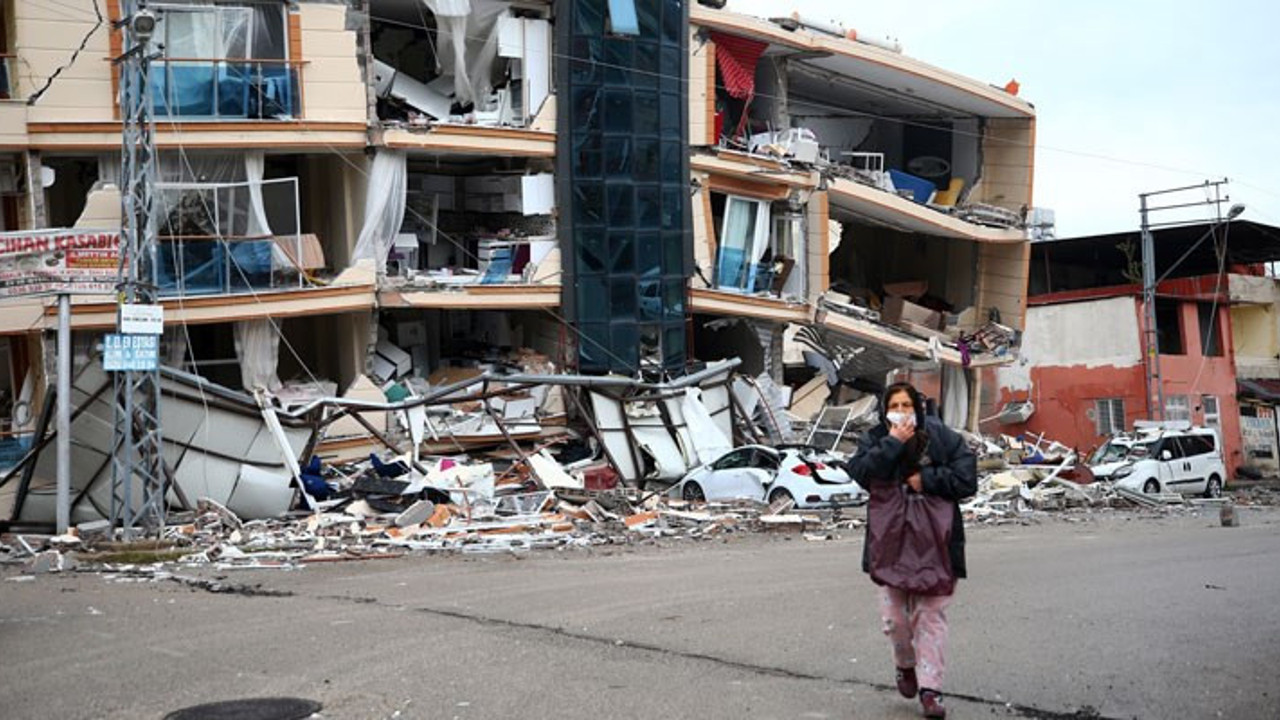Kahramanmaraş merkezli depremlerde can kaybı 3 bin 703 yükseldi