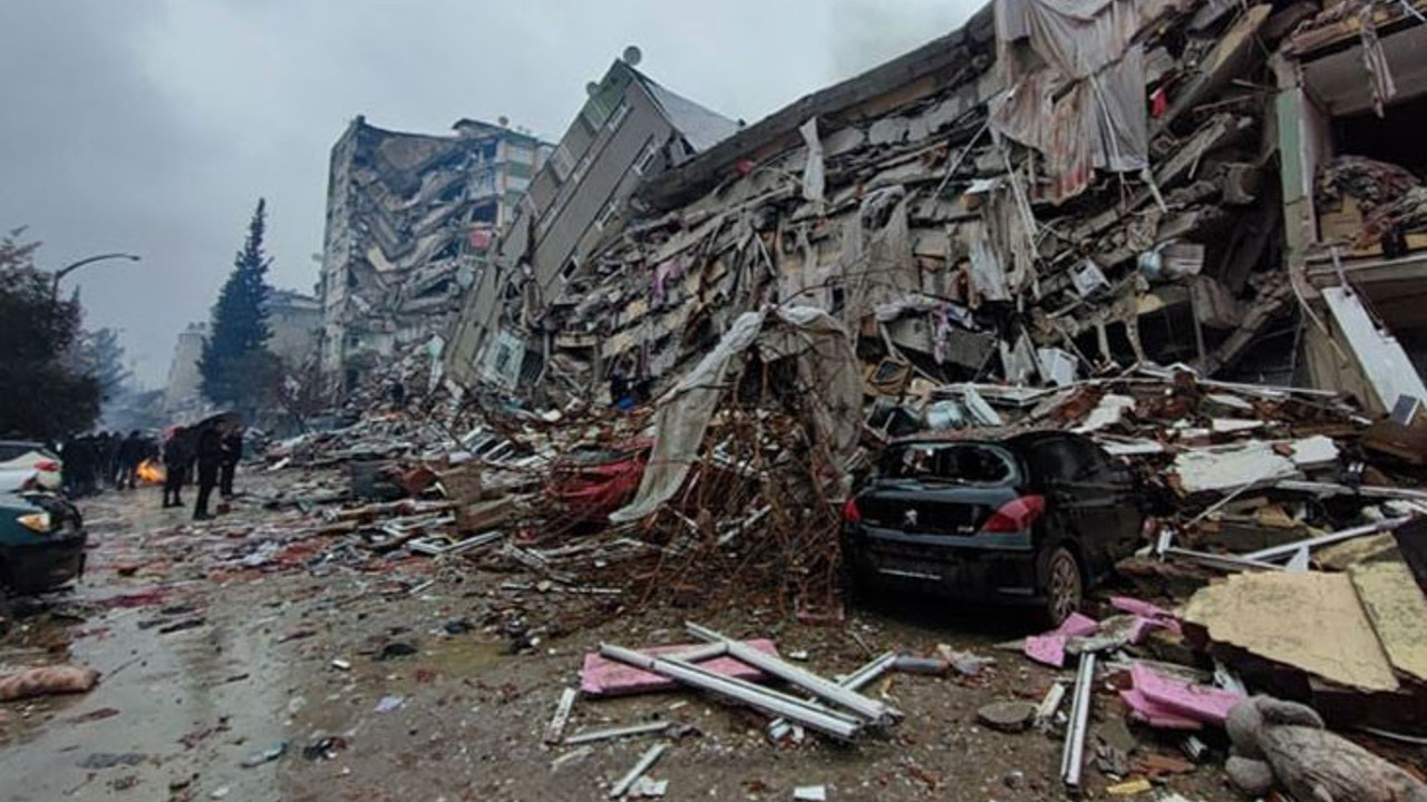 Depremde can kaybı 9 bin 57'ye yükseldi