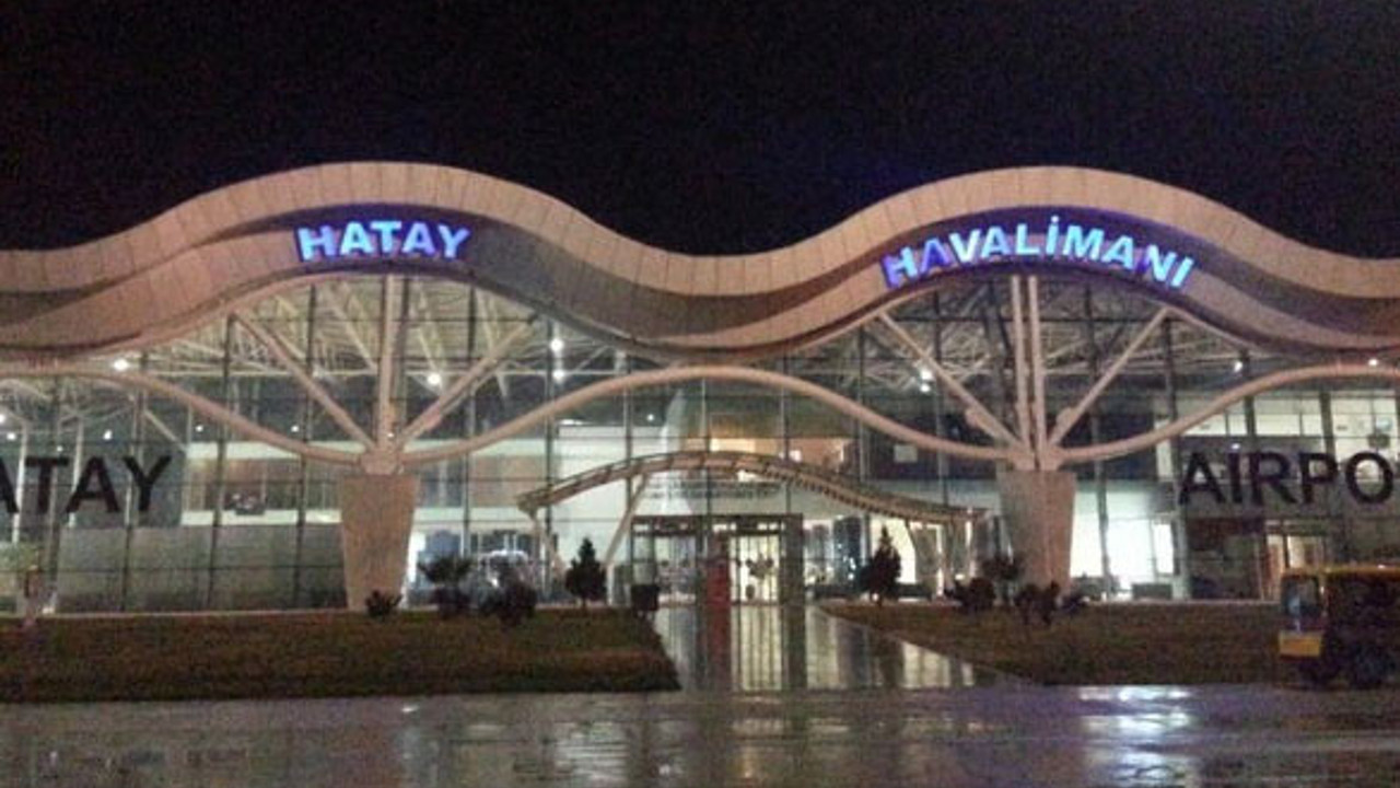 Hatay havalimanı girişindeki yardım tırları geri çevriliyor. Barış Yarkadaş açıkladı