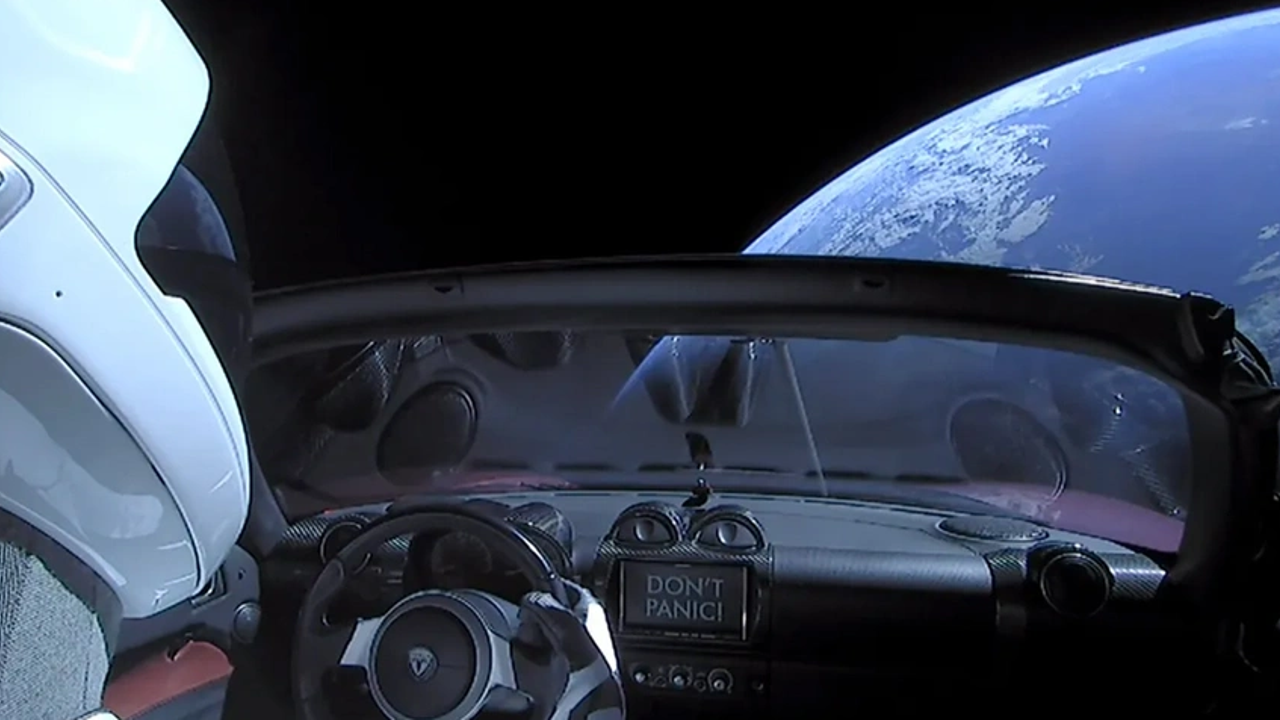 5 yıl önce uzaya gönderilen Tesla araca ne oldu