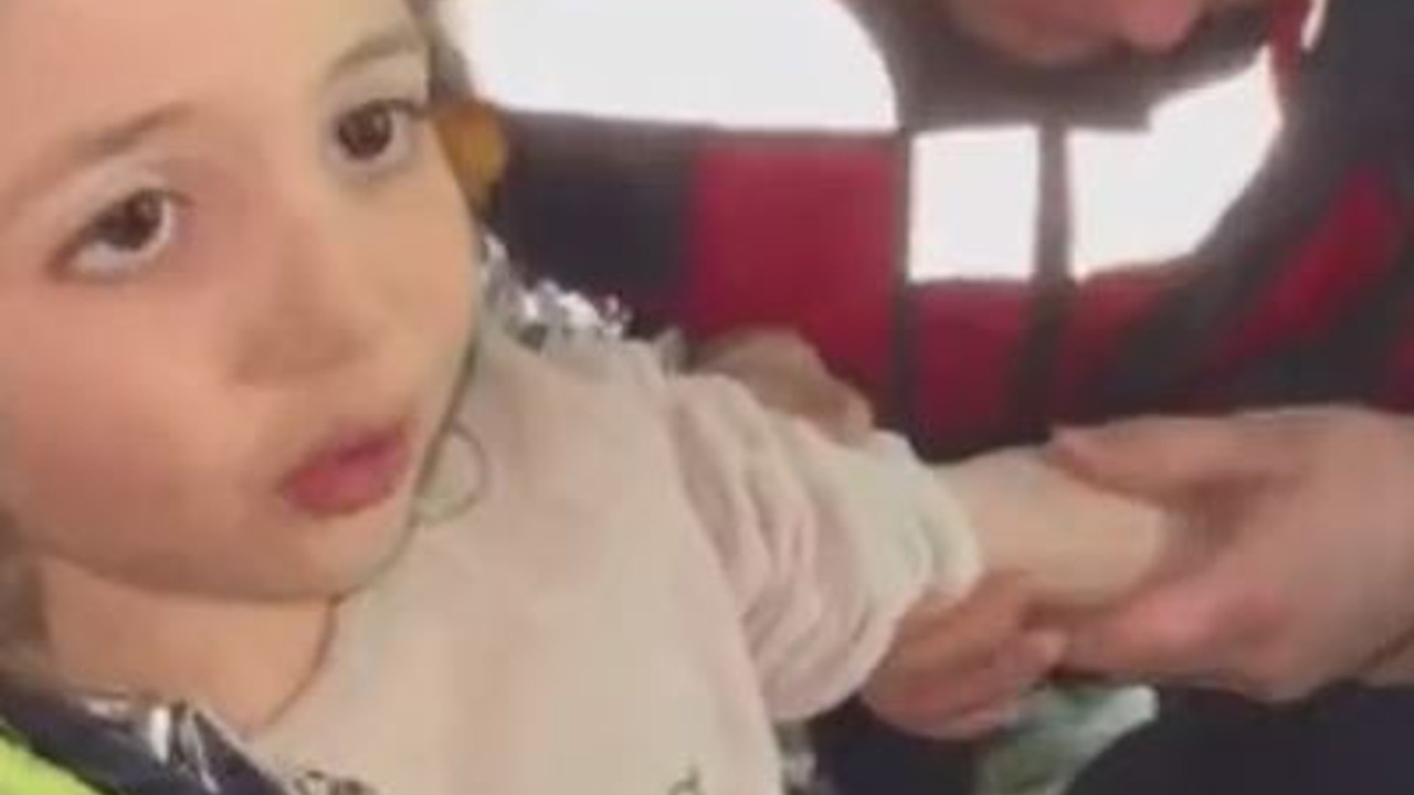 72 saat sonra enkazdan kurtarıldı. Su ister misin sorusuna yok daha muayene olmadım cevabını verdi