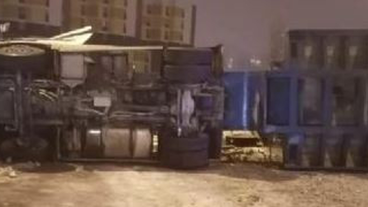 Deprem bölgesine giden TIR şoförünü kahreden kaza