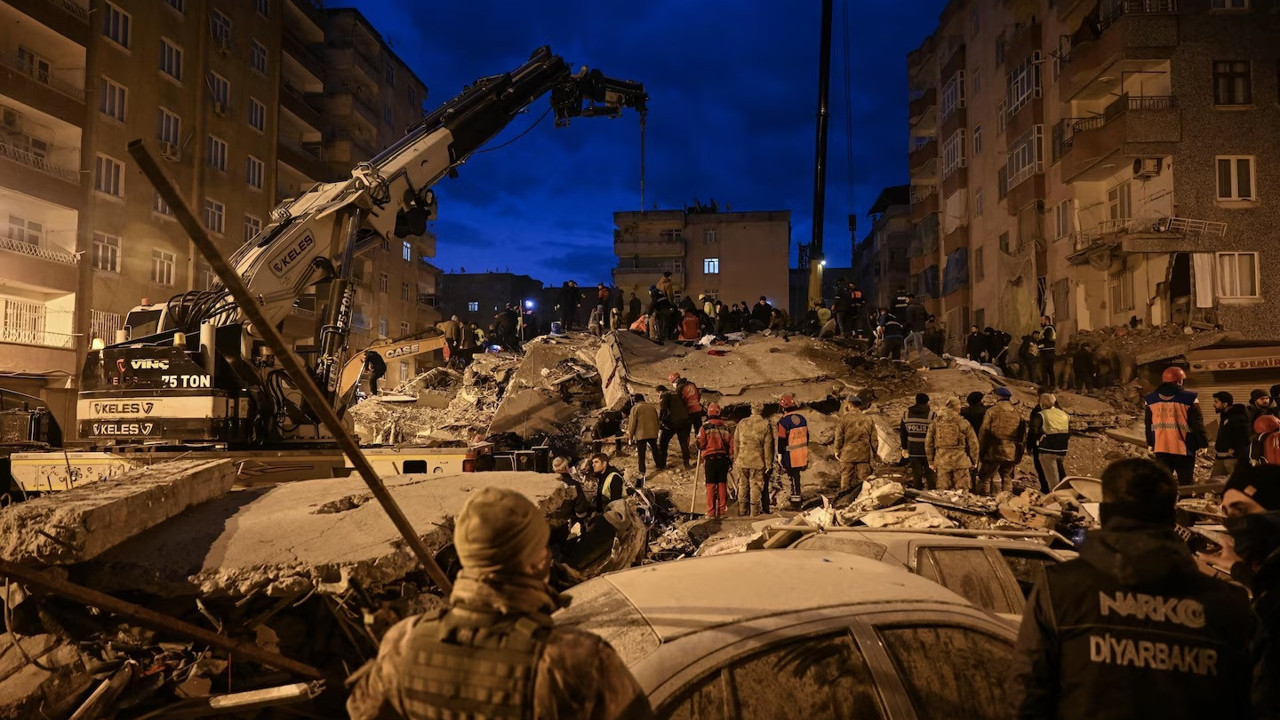 Enkaz altında hakem de var: Ali Koç açıkladı