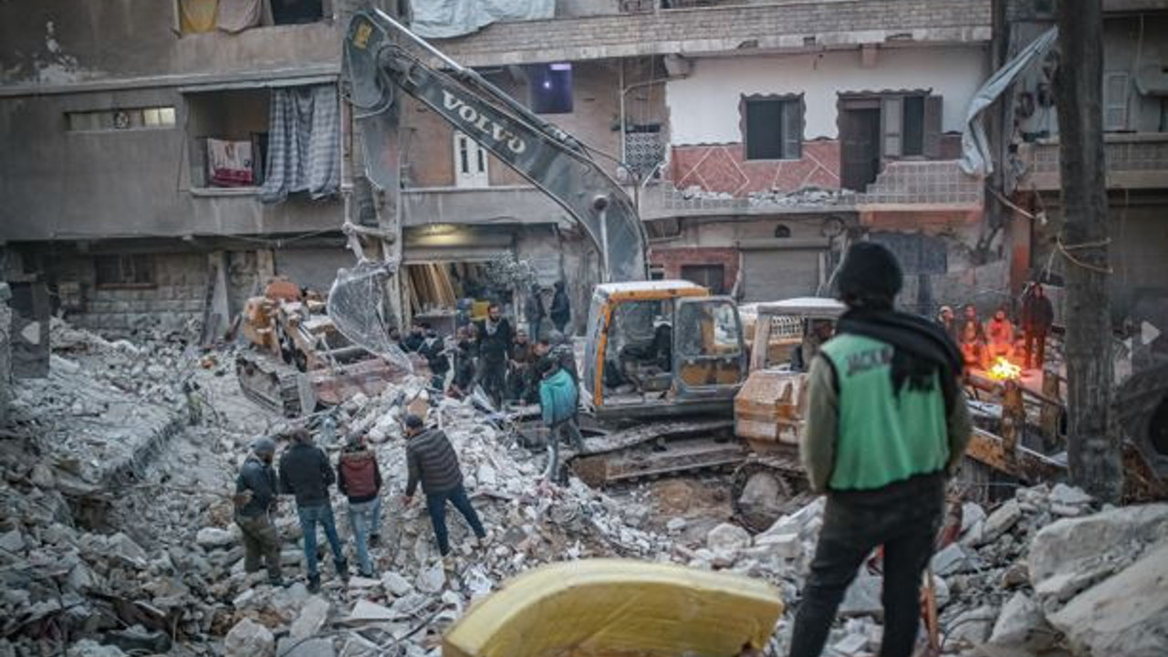 Suriye'de depremde ölenlerin sayısı 3 bin 384'e yükseldi
