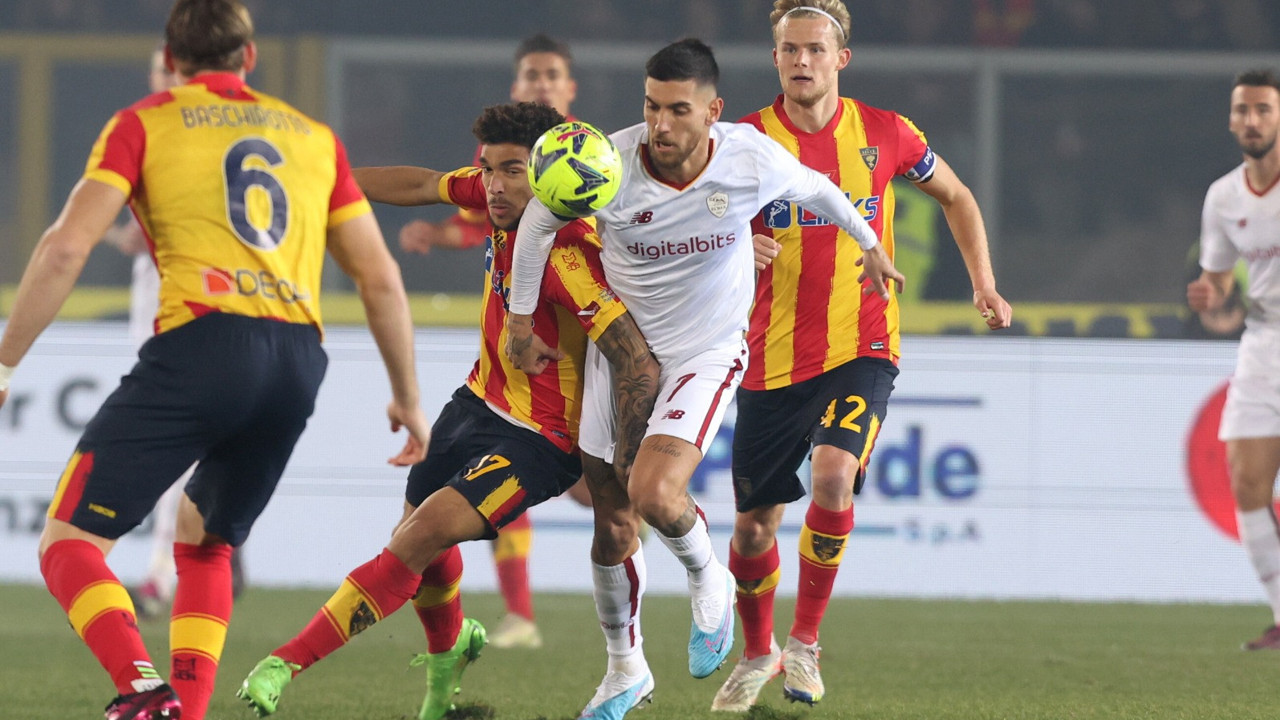 Roma'yı Lecce deplasmanında Dybala kurtardı