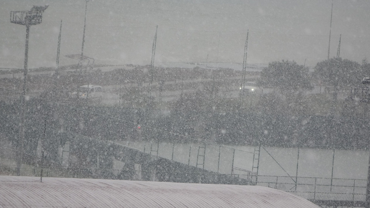 Trabzon’da mevsimin ilk karı yağdı