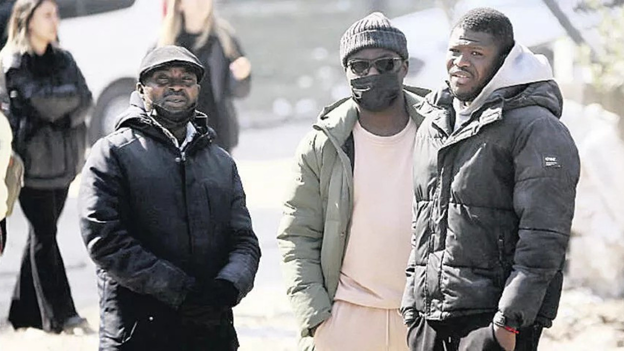 Rönesans Rezidans enkazındaki Atsu bekleyişi sürüyor. Ailesi enkaz başında