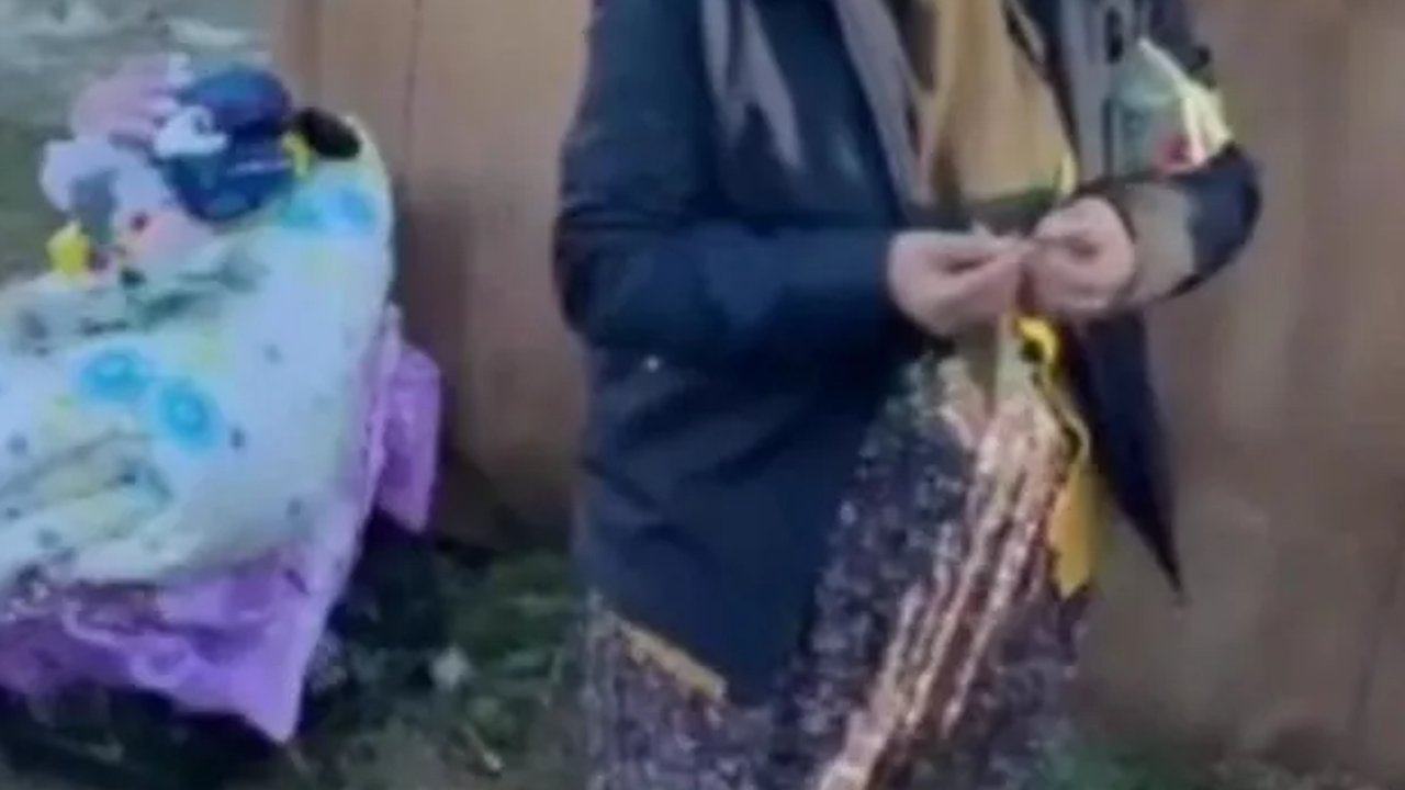 Bunu yapan cehenneme girer mi? Deprem bölgesine yardım için gönderilen montun ceplerinden çıkanlar yürekleri ısıttı