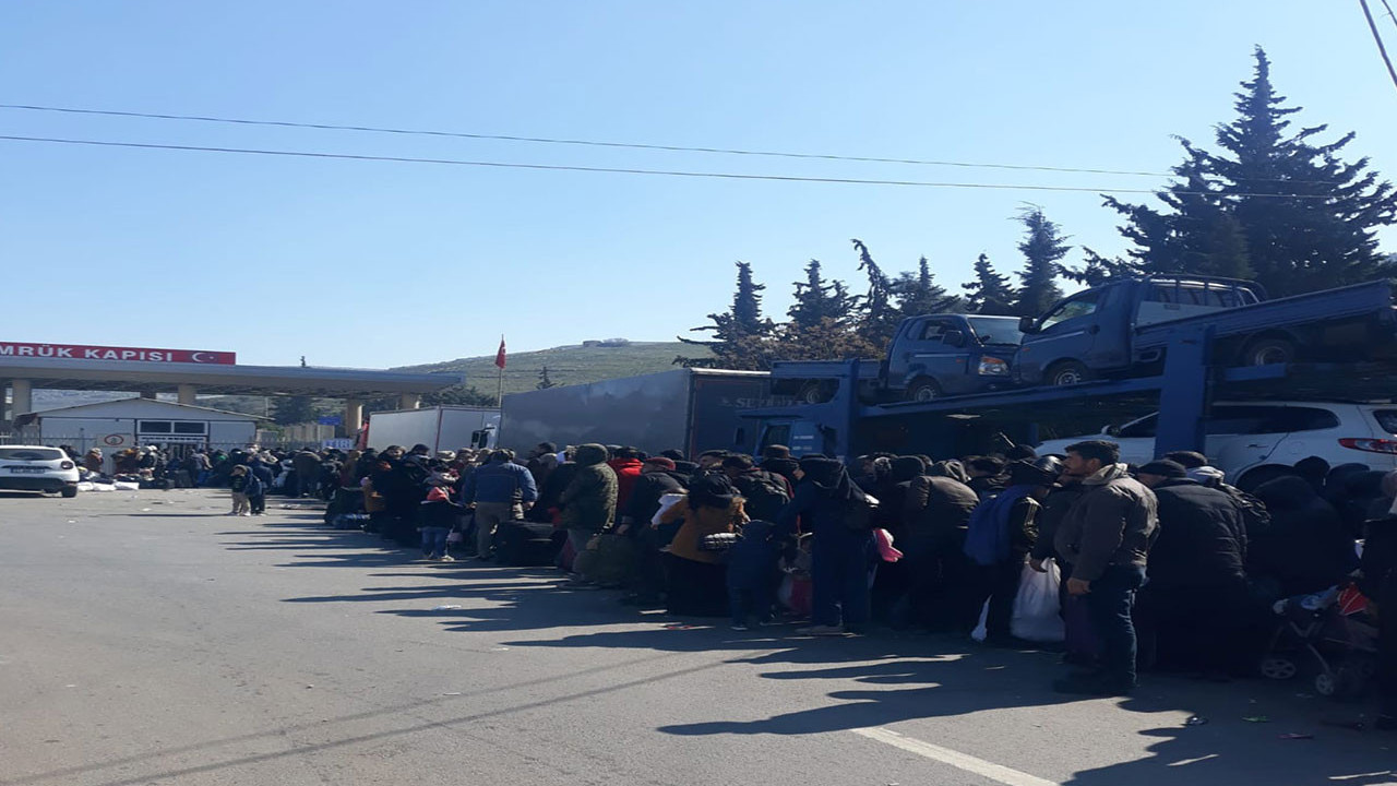 Deprem bölgesinden ülkesine giden Suriyeliler geri dönebilecek. Giriş de çıkış da serbest bırakıldı