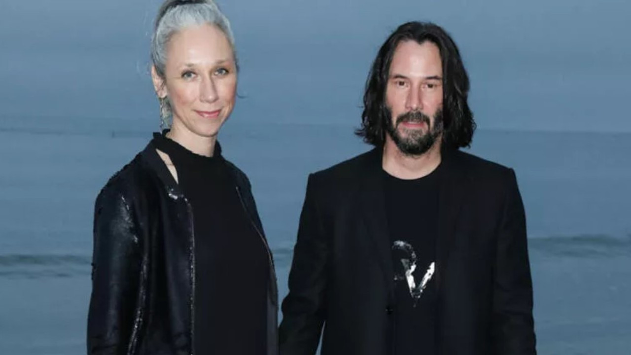 Keanu Reeves'in sevgilisi takipçilerini depremzedeler için AHBAP ve AKUT'a yardım etmeye çağırdı