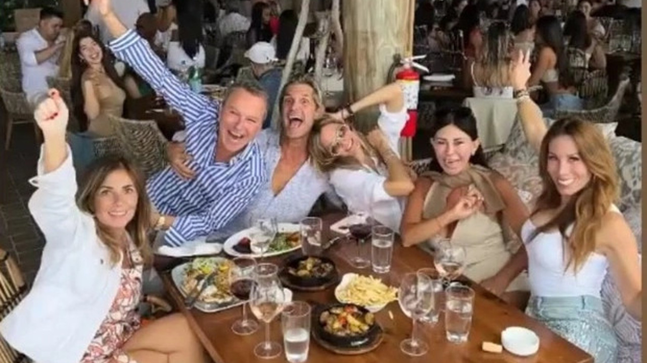 Yandaşlar Suzan Sabancı'nın fotoğrafını topa tuttular. Numan Kurtulmuş'a ses çıkarmadılar. Oysa ikisi de saygısızlık