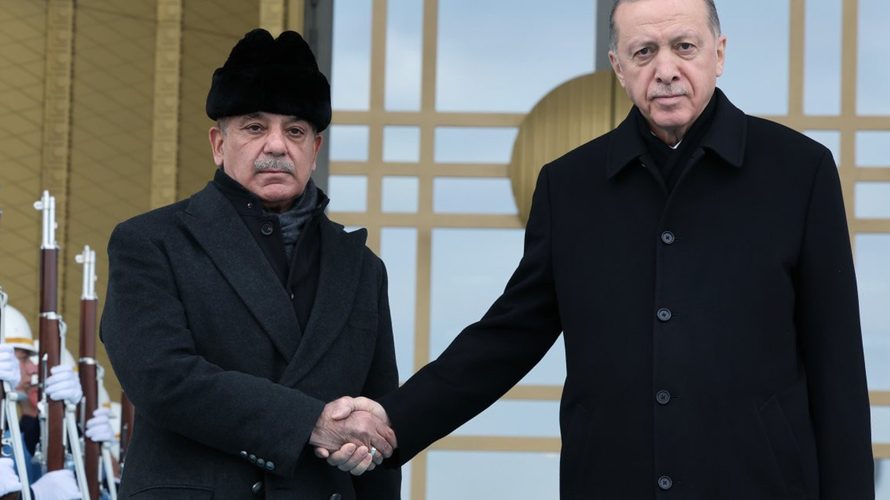 Erdoğan, Pakistan Başbakanı ile bir araya geldi