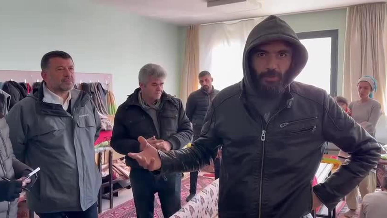 Malatyalı depremzede: Tuvalet için yıkık evlere girmek zorunda kalıyoruz