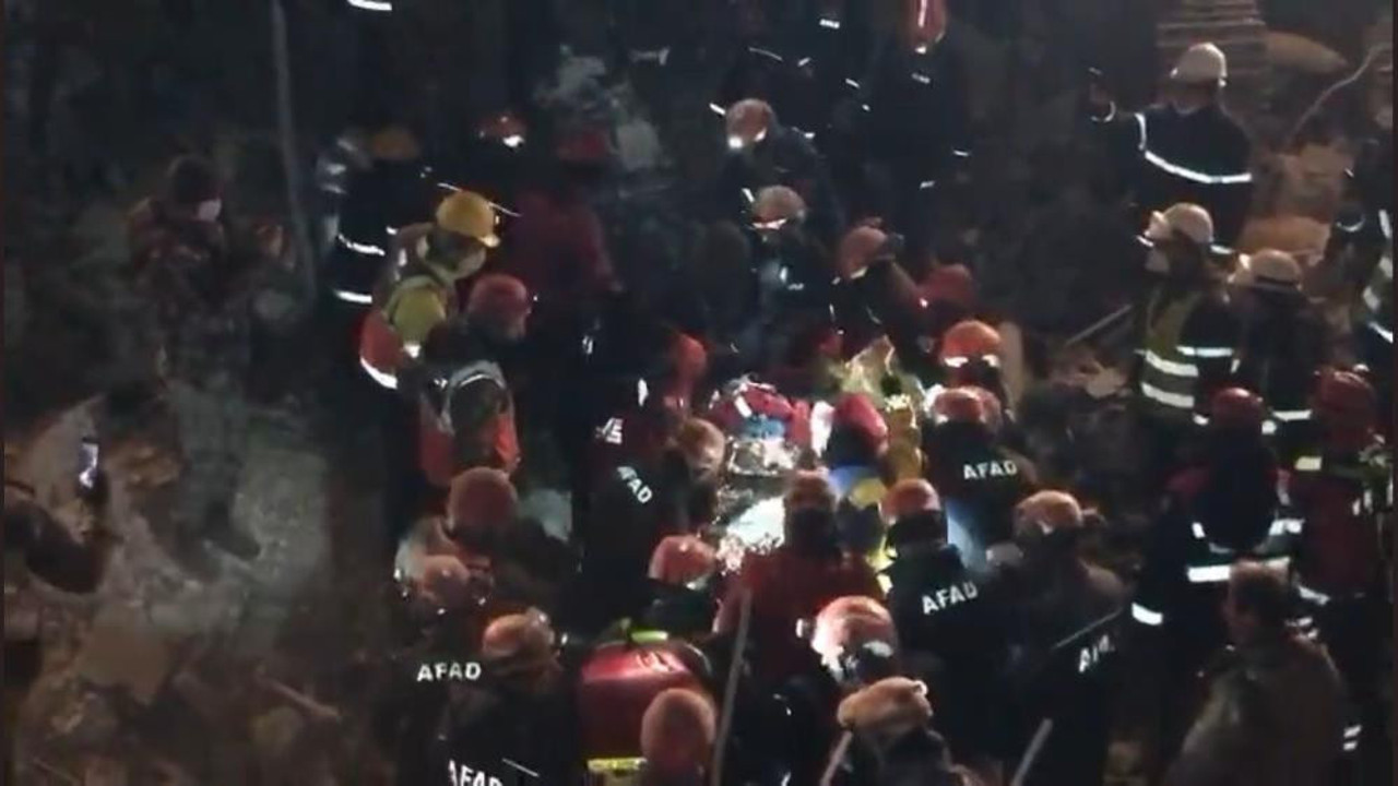 258'inci saatte Neslihan Kılıç isimli vatandaş kurtarıldı. İnanılmaz kurtuluş