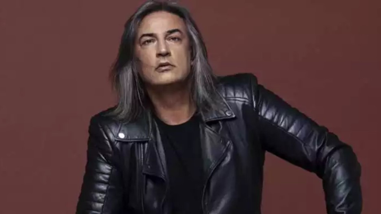 Şarkıcı Çelik'ten normalleşme sürecine tepki: Sadece müzisyenler tek ayak üzerinde dursun...