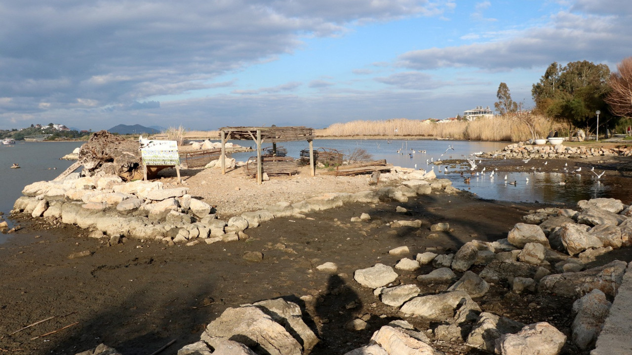 Fethiye'de deniz suyu 10 metre çekildi