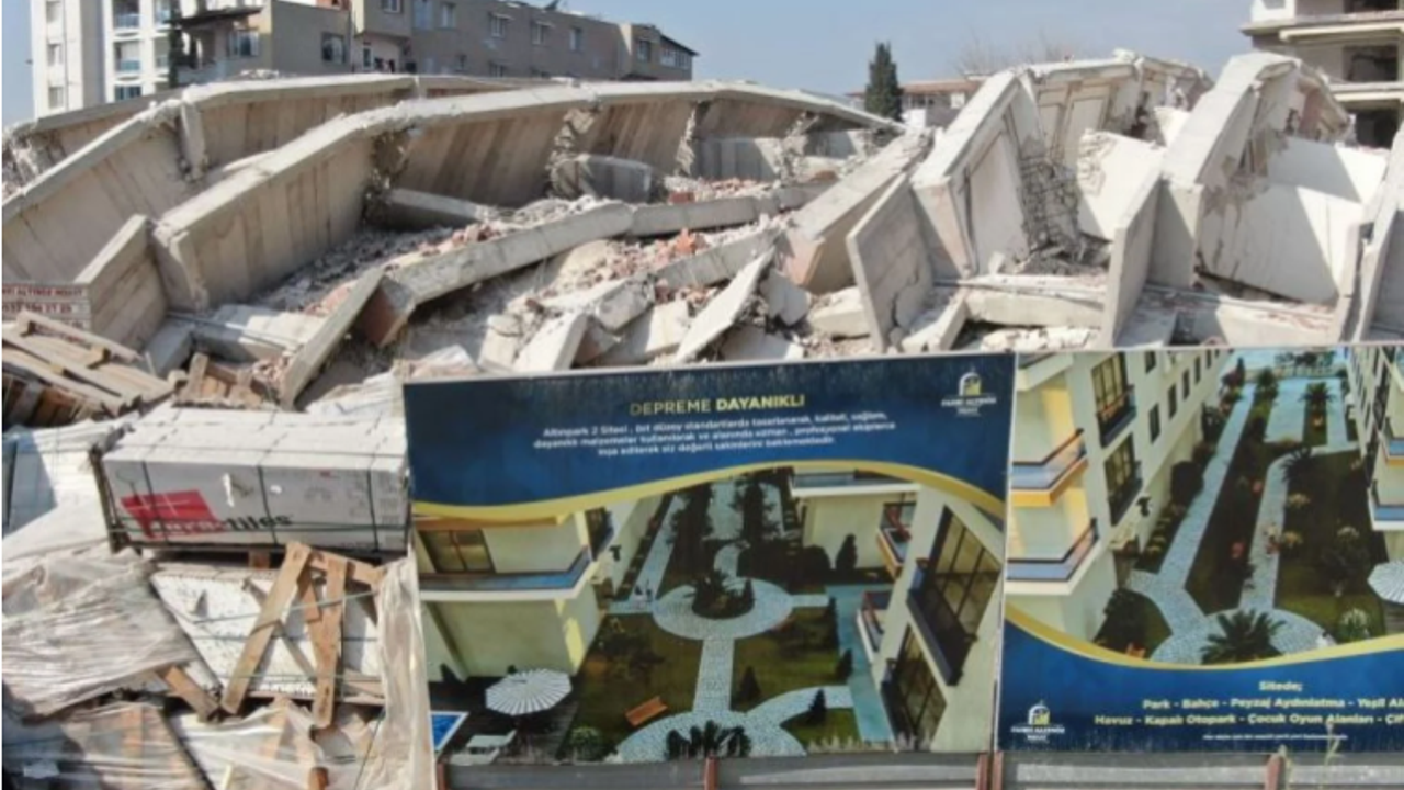 Lüks site depremde yerle bir oldu sadece ‘depreme dayanıklı’ tabelası ayakta kaldı