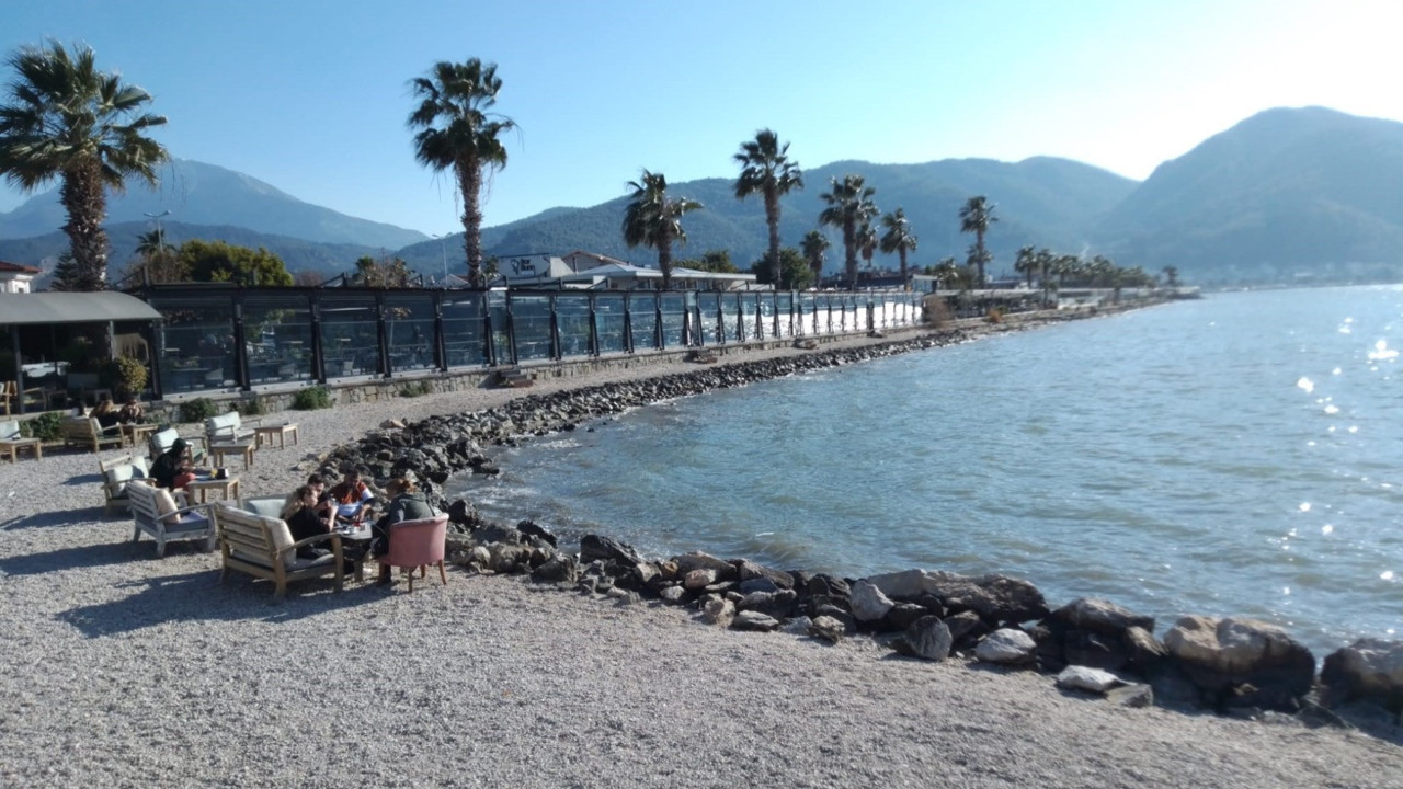 Deniz suyu 10 metre çekildi