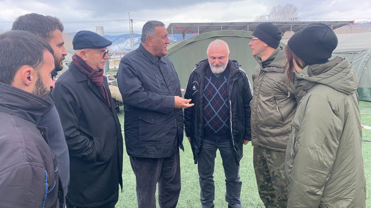 CHP’li Gürer ve Tanal Polonyalı ekibi ziyaret etti. Sahra Hastanesi’ni kurmuşlardı