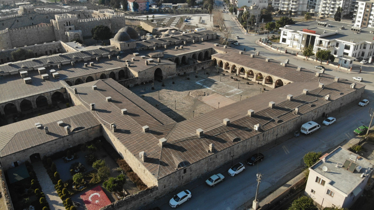 Hatay’da depremzedeler Mimar Sinan’a sığındı. 1574’te yapılan eserde taş yerinden oynamadı