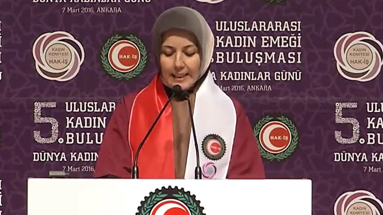 Tanju Özcan’a su fırlatan AKPli Hacer Çınar’ın 'Rabbim ömrümü Erdoğan'a ver. Ömrüm size helal olsun'' dediği ortaya çıktı