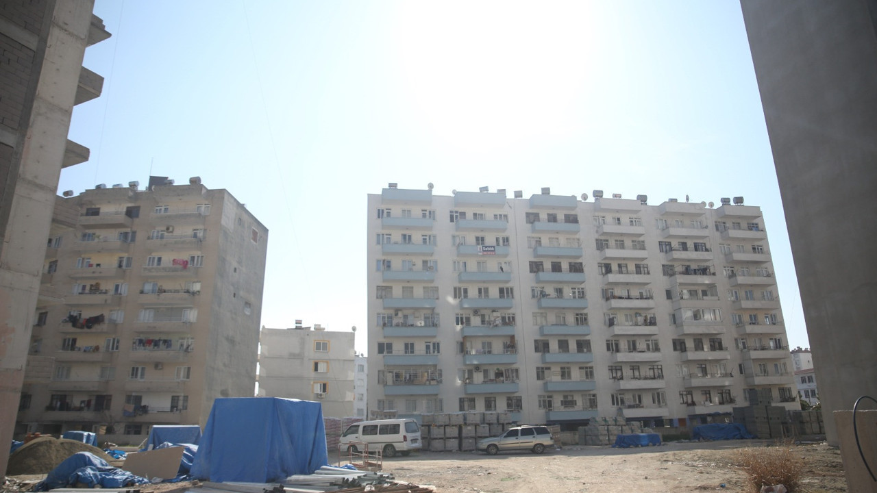 Hasarlı binalar tahliye edildi