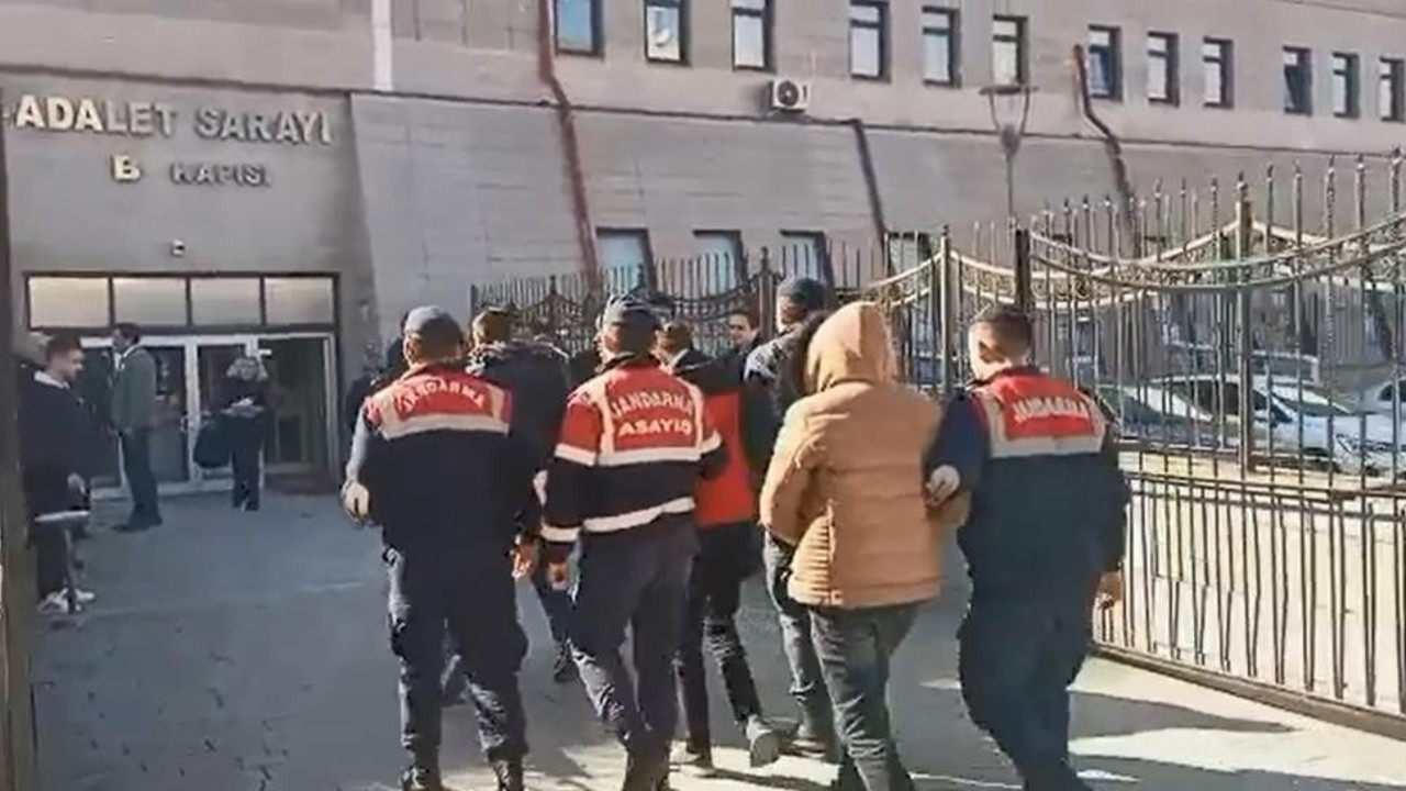 Hırsızlık şüphelisi 3 kişi yakalandı