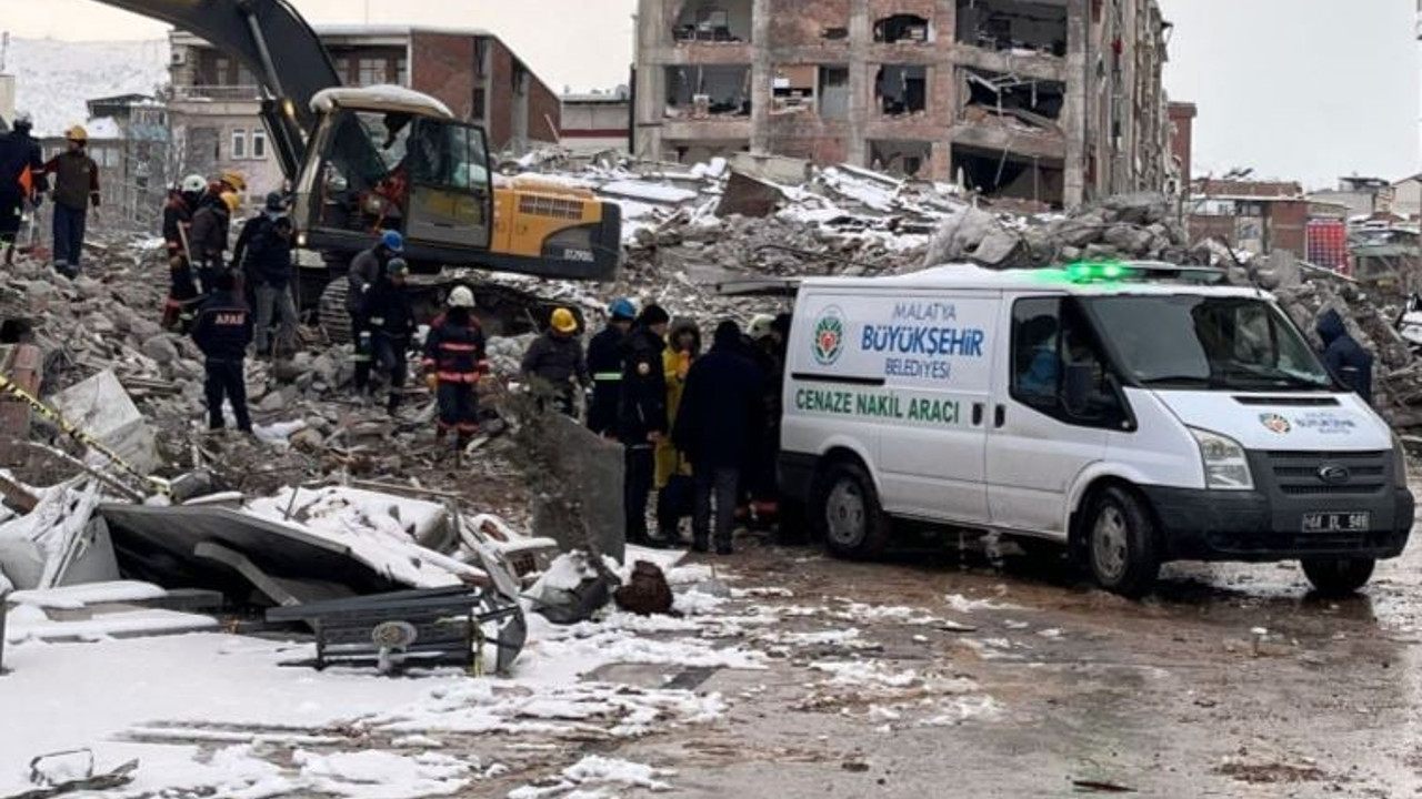 Depremde yerle bir olan otellerin siyasi bağlantıları ortaya çıktı