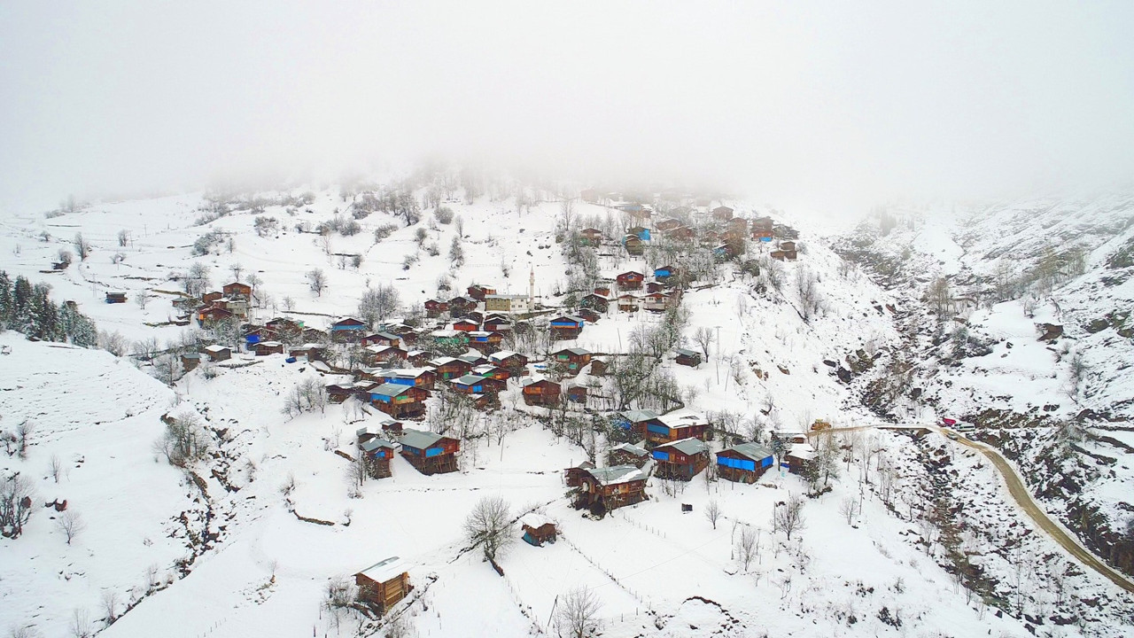 Artvin’de çığ altında kalan bir kişi kurtarıldı
