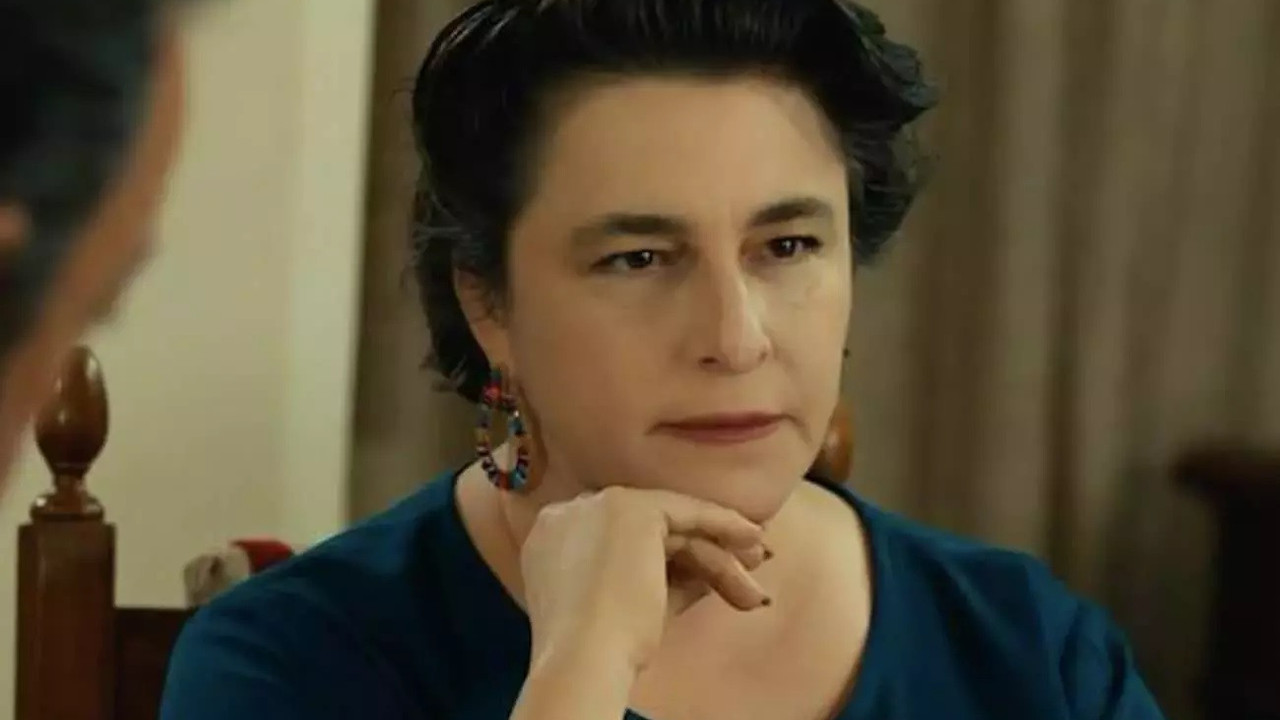 Esra Dermancıoğlu normalleşme tartışmalarına tepki gösterdi. "Sanatçıları anlamıyorum cahilce bir bölünme var"