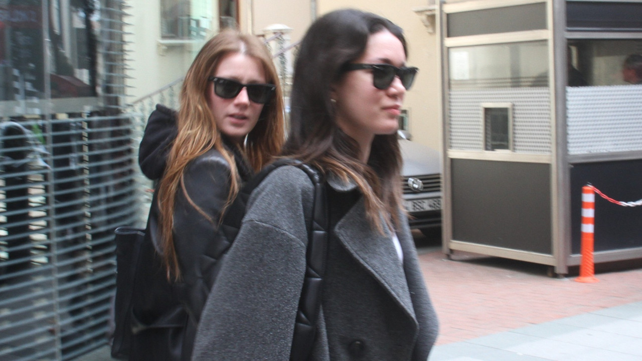 Gizem Karaca: Yaralar zor sarılacak. Deprem bölgesinde yemek dağıtmıştı