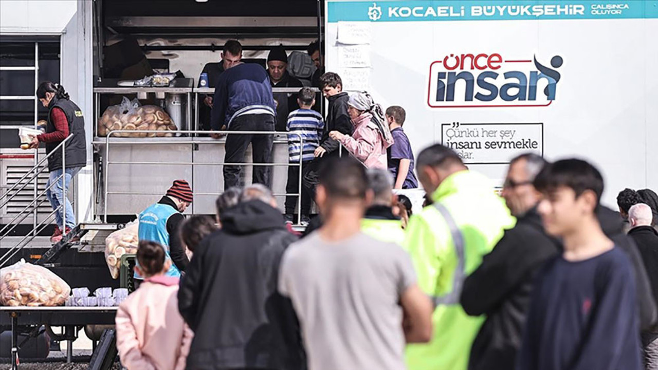 17 Ağustos'u yaşayan Kocaeli, deprem bölgesi için seferber oldu