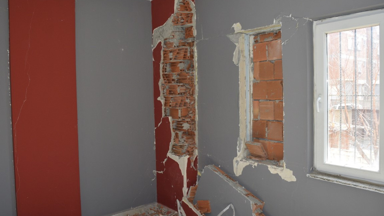 Vicdansızlar 12 kolondan 4'ünü tuğladan yapmışlar